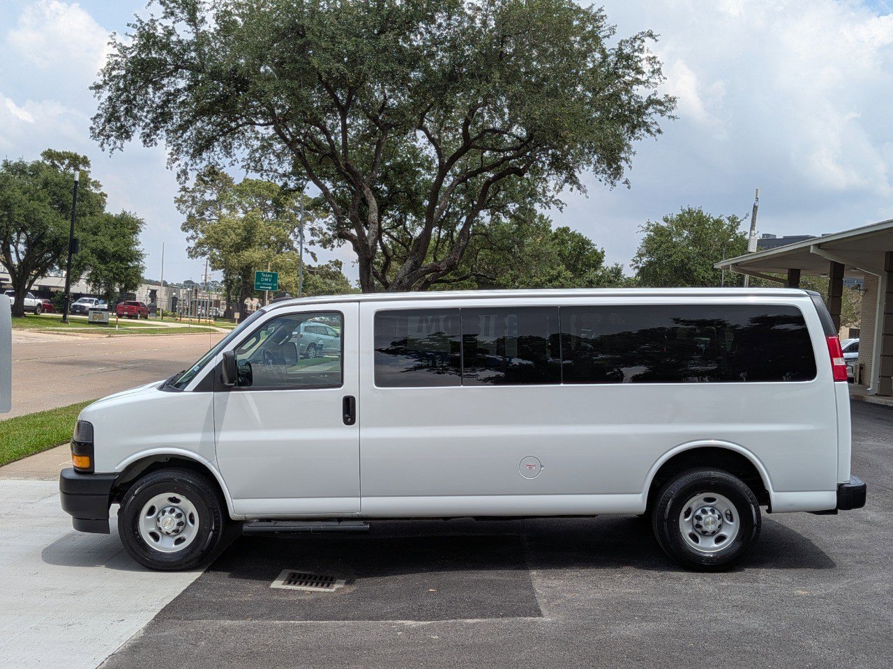 Used 2023 Chevrolet Express 3500 LS RWD image 8