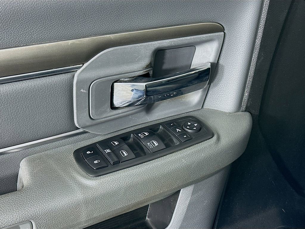 Certified 2019 RAM 1500 Classic SLT w/ Luxury Group image 23