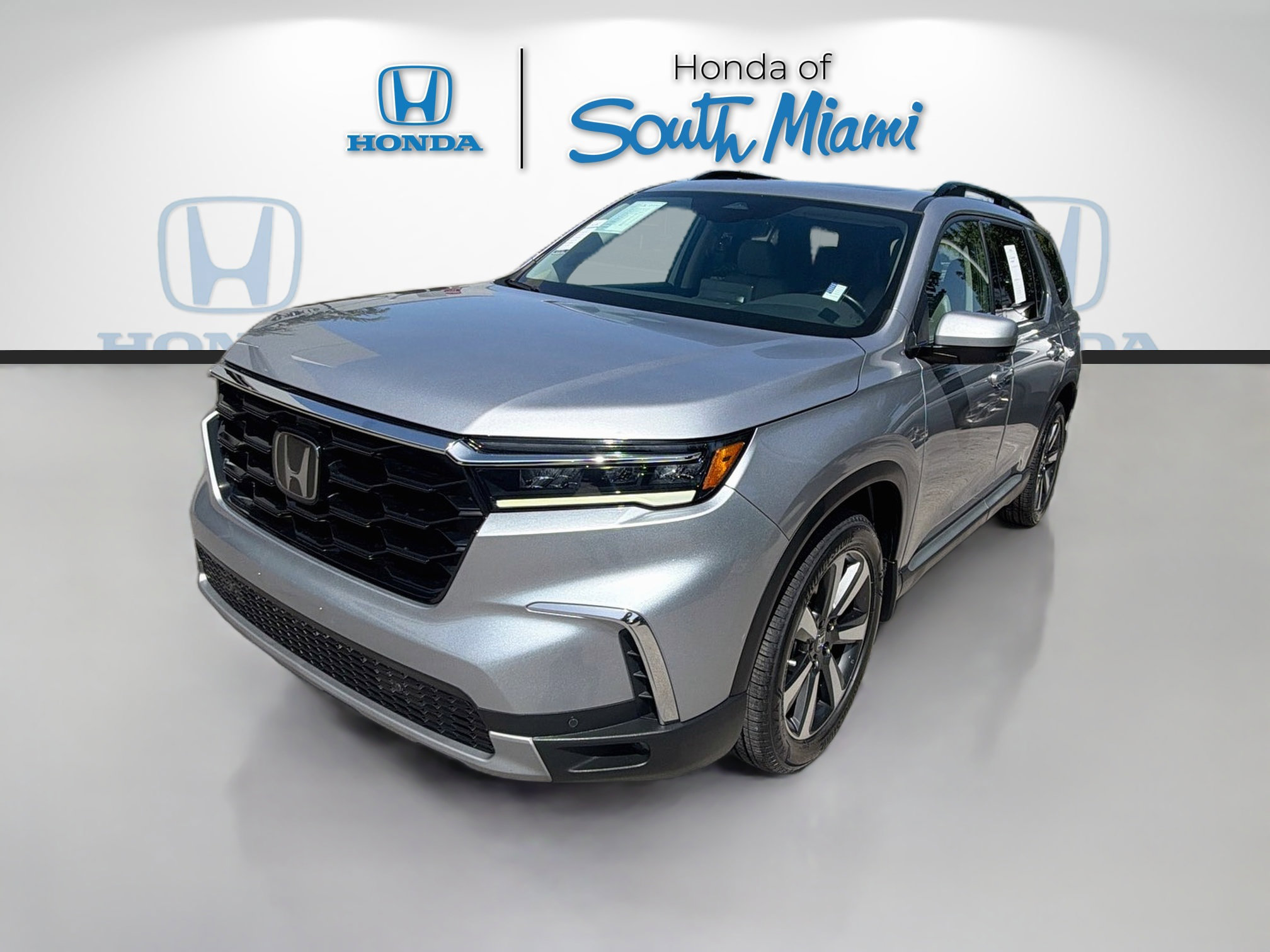Certified 2024 Honda Pilot Touring image 3
