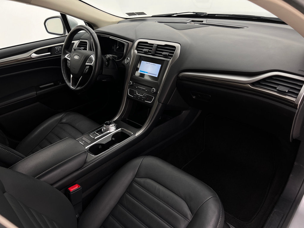Used 2018 Ford Fusion SE w/ Equipment Group 602A FWD image 13
