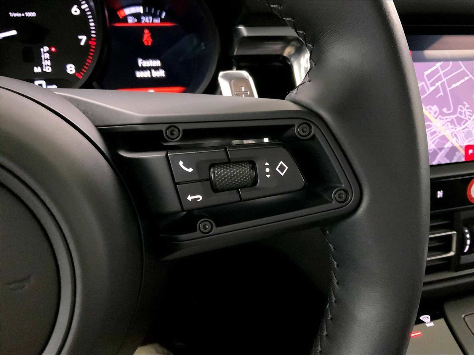 Certified 2023 Porsche Macan image 28