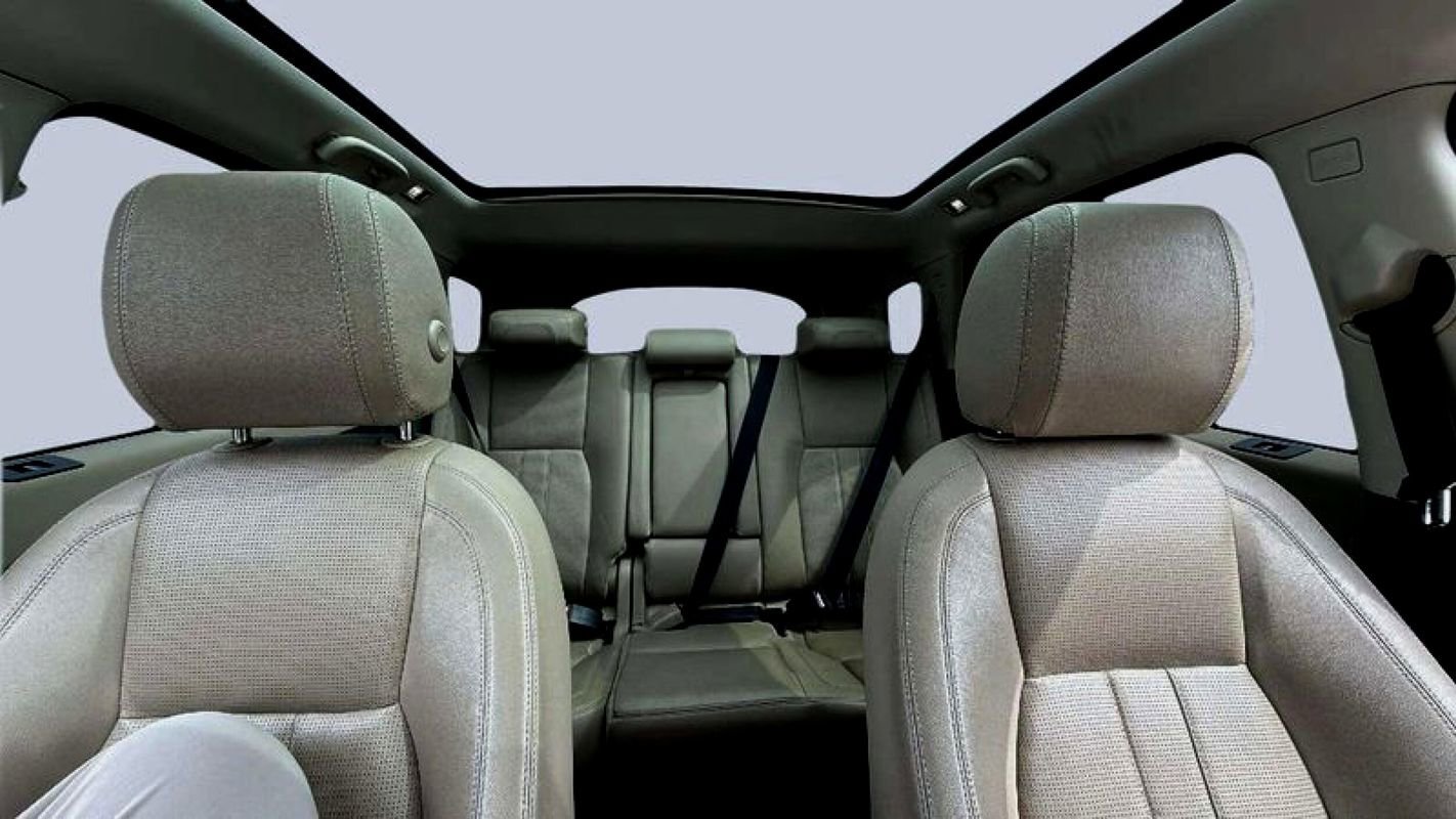 Used 2017 Land Rover Discovery Sport HSE image 15