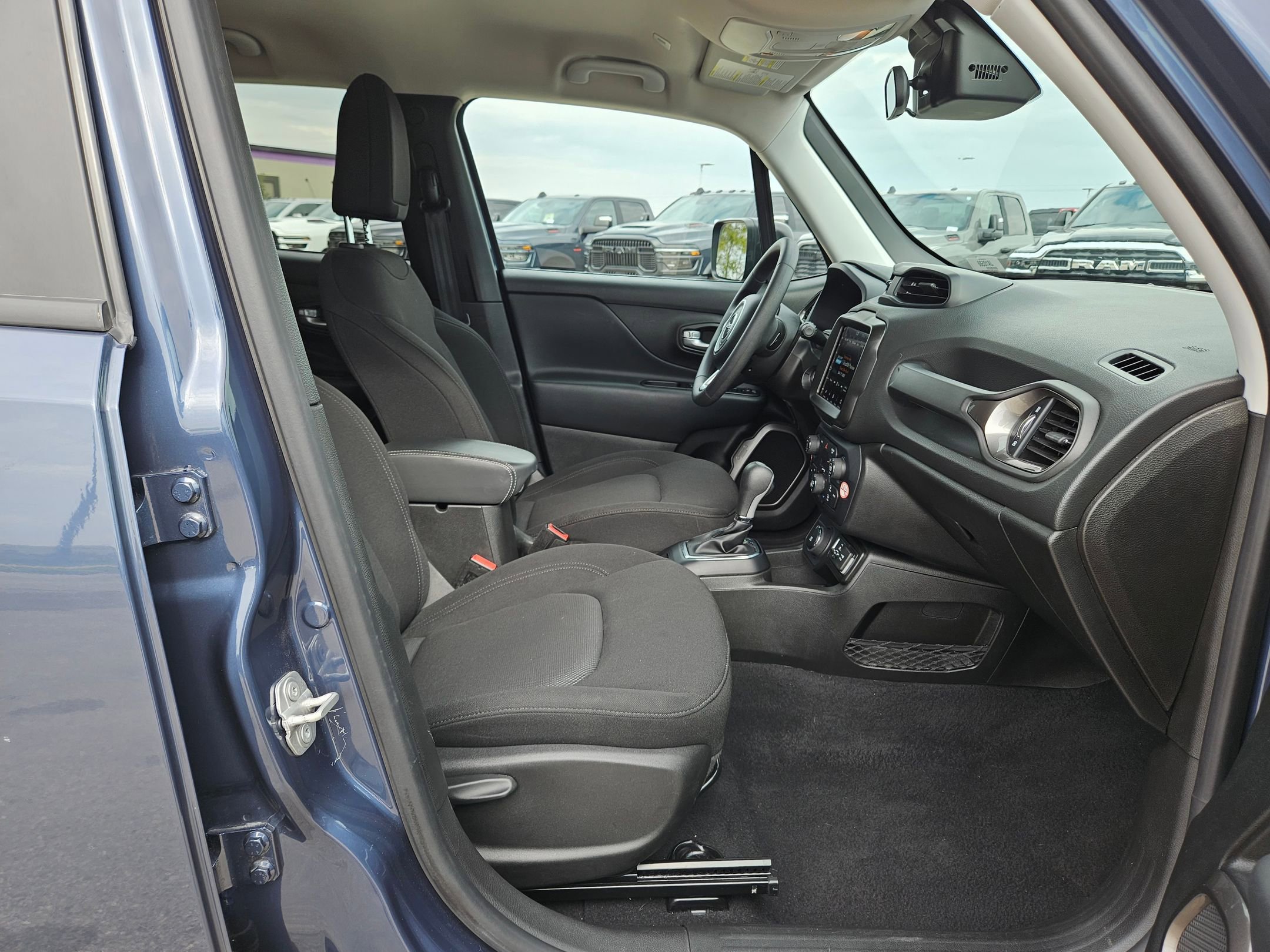 Certified 2023 Jeep Renegade Latitude image 27