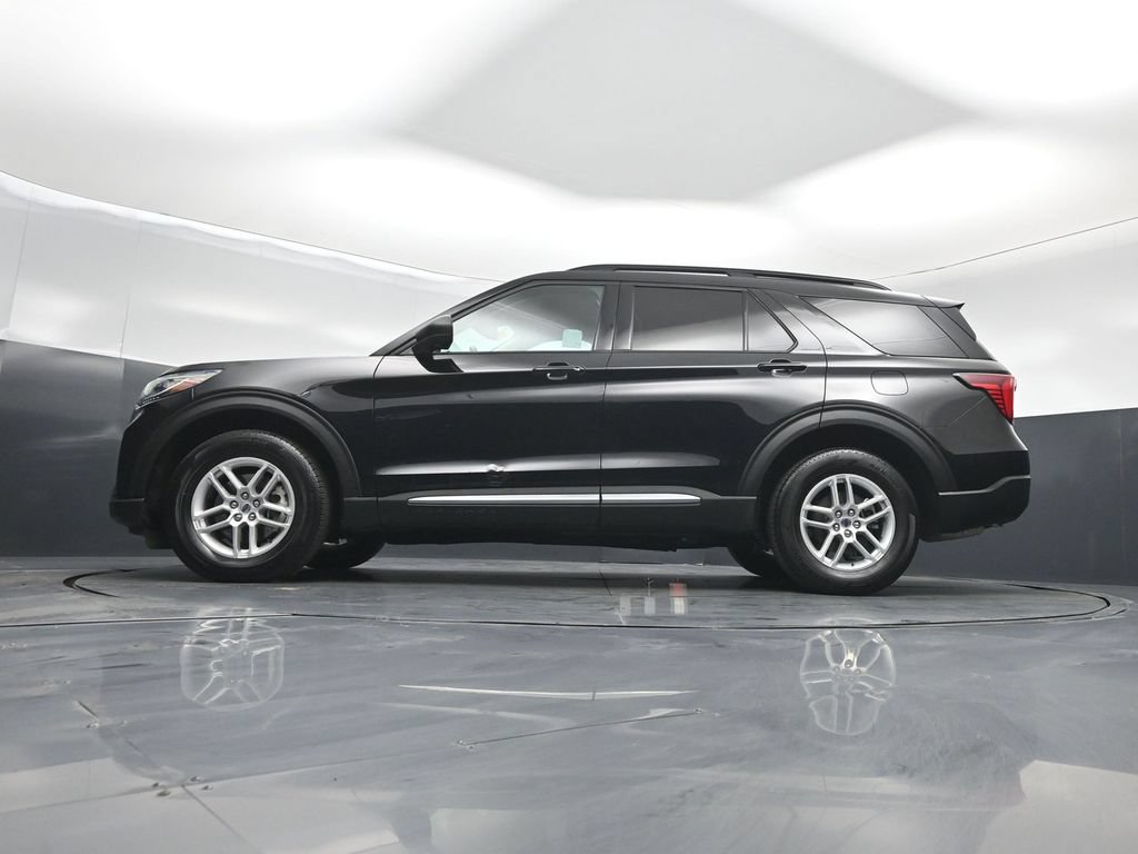 Used 2025 Ford Explorer Active AWD/4WD image 7
