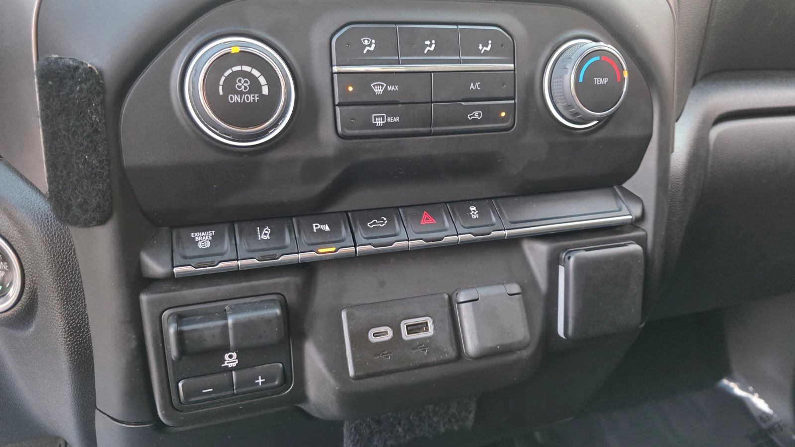 Used 2024 Chevrolet Silverado 2500 Custom w/ Custom Value Package AWD/4WD image 21