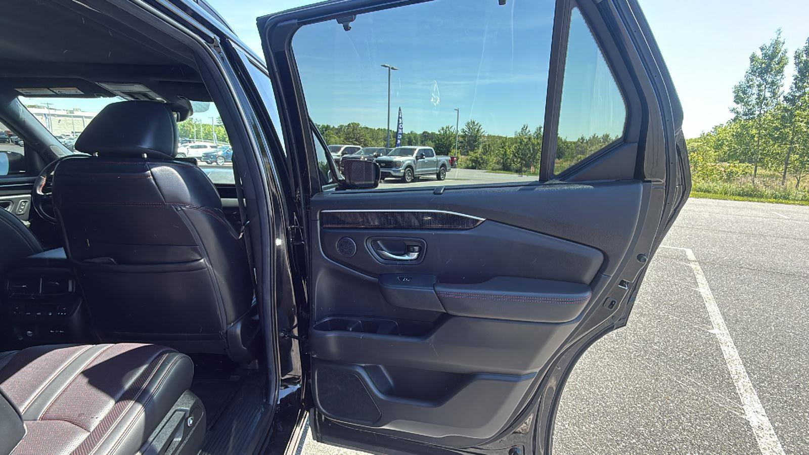 Certified 2025 Honda Pilot Black Edition image 18
