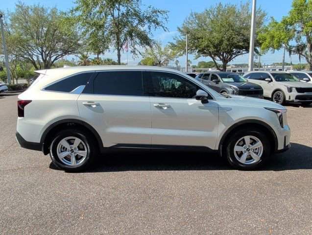 New 2026 Kia Sorento LX image 2