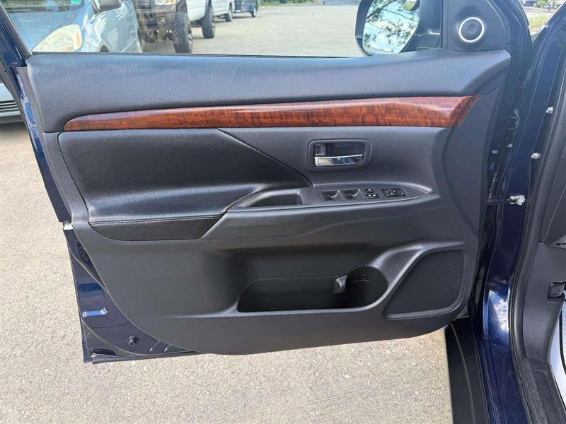 Used 2014 Mitsubishi Outlander GT image 15