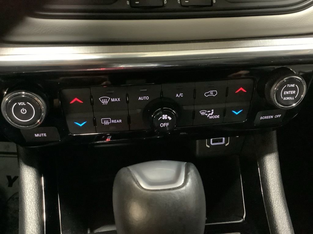 Used 2023 Jeep Compass Limited image 32