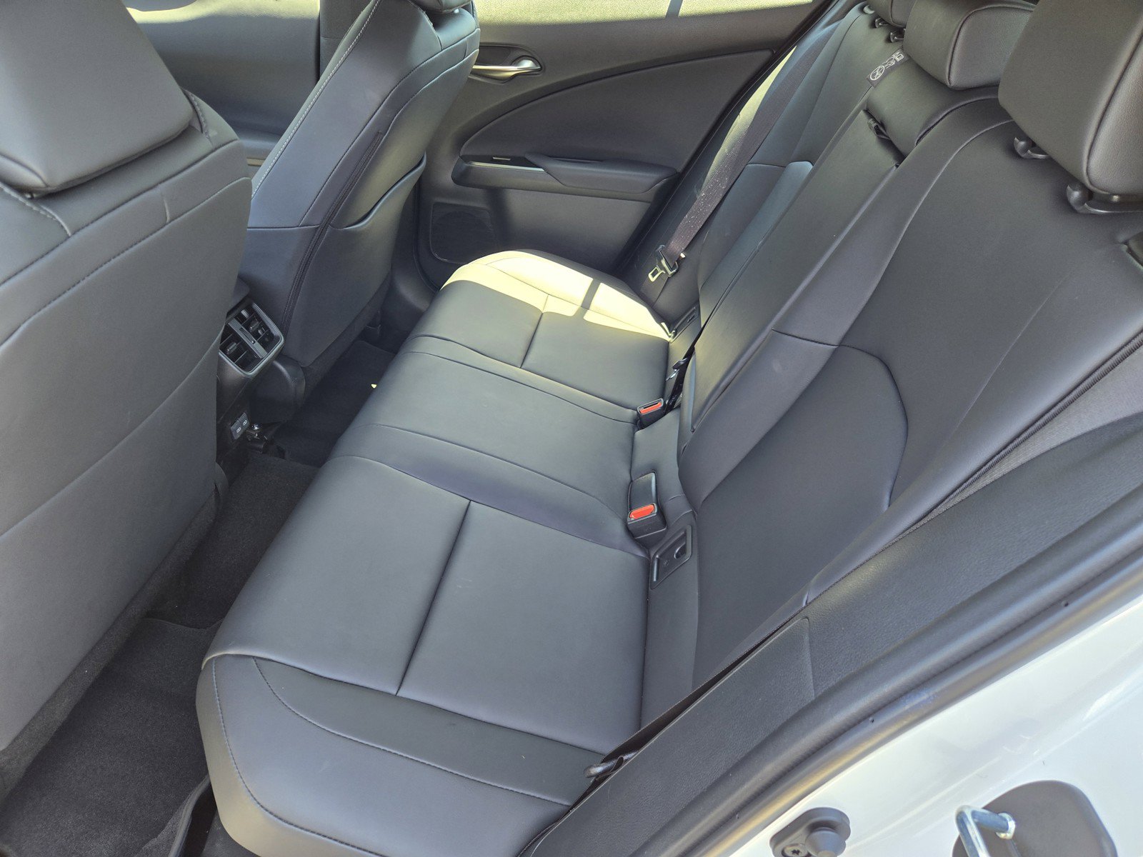 Used 2025 Lexus UX 300h FWD image 12