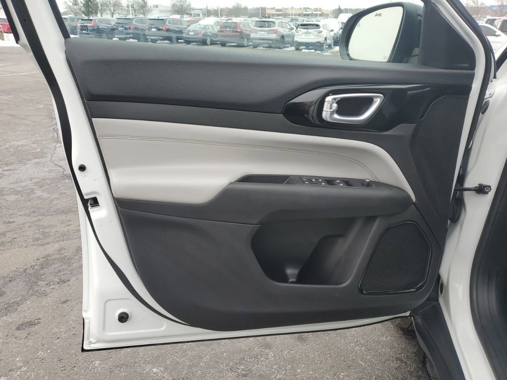 Used 2022 Jeep Compass Limited image 22