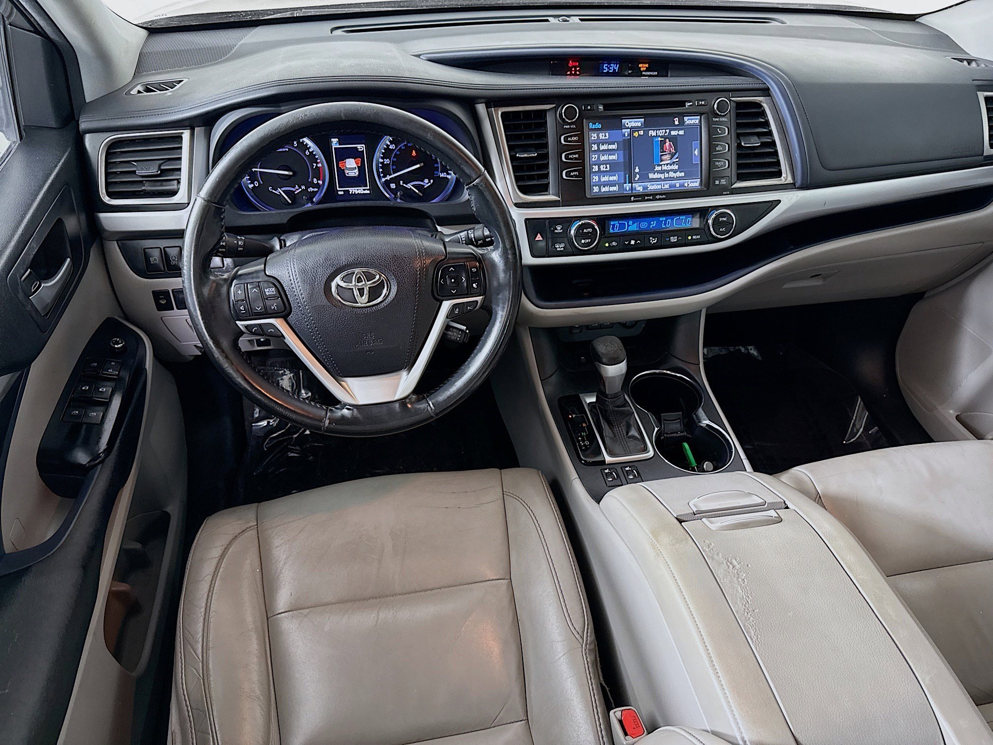 Used 2018 Toyota Highlander XLE image 17