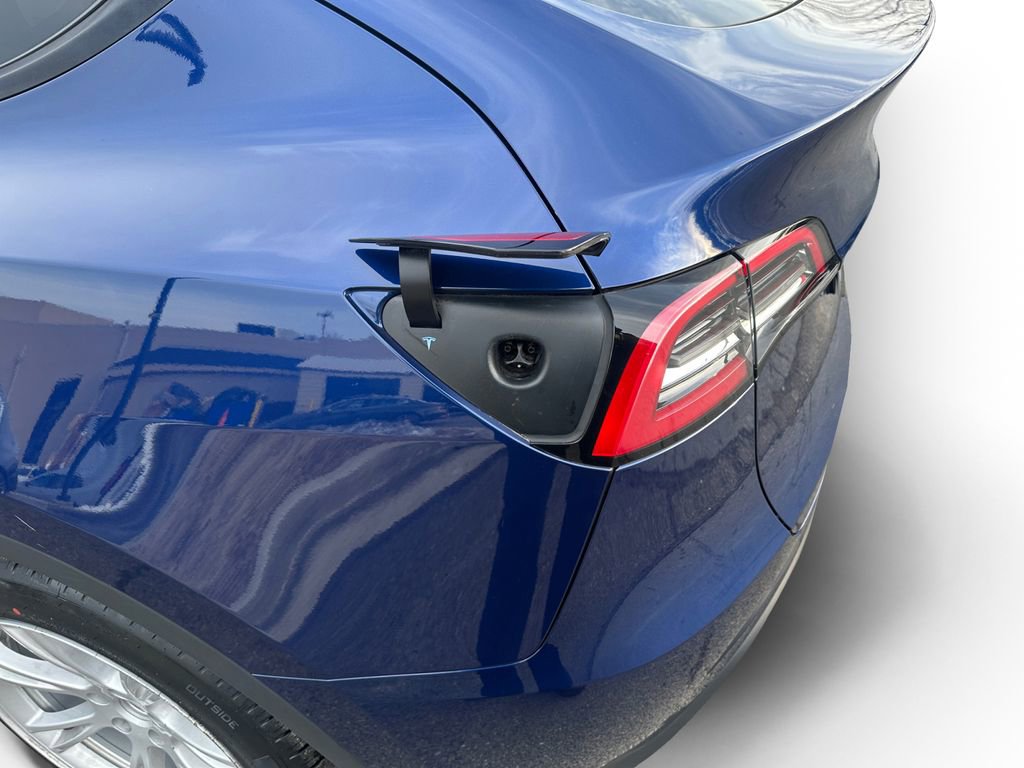 Used 2023 Tesla Model Y Long Range image 25