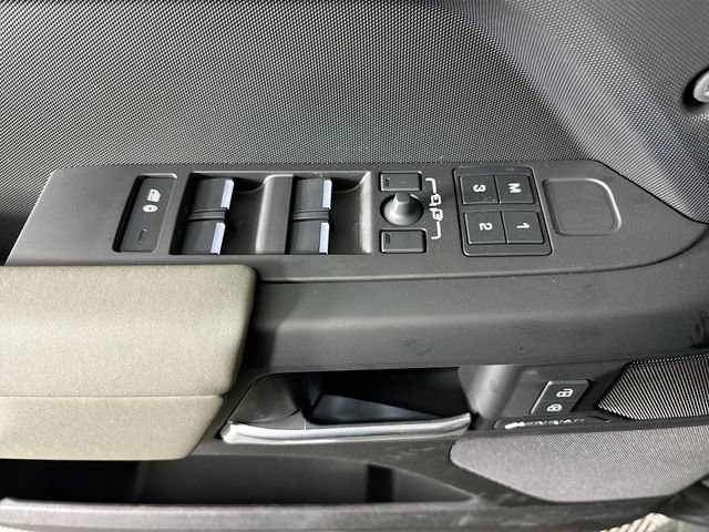 Used 2026 Land Rover Defender 110 S AWD/4WD image 19