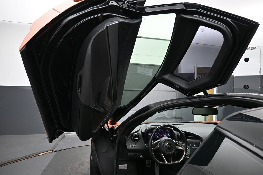 Used 2019 McLaren 720S Luxury RWD image 10