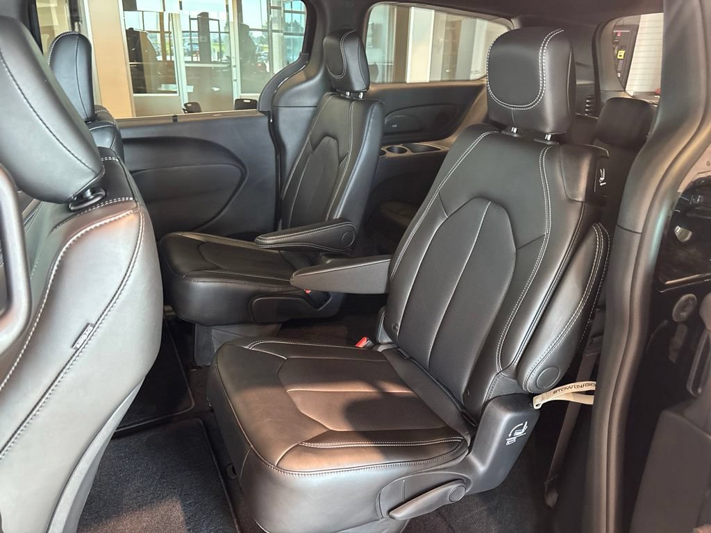 New 2027 Chrysler Pacifica Select FWD image 22