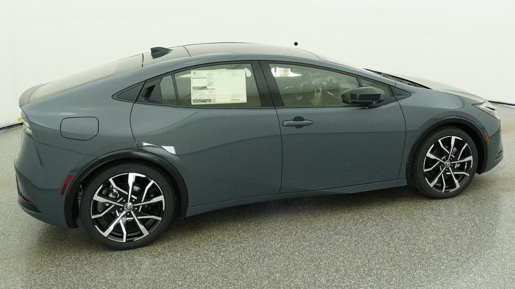 New 2026 Toyota Prius Plug-In Hybrid FWD image 39