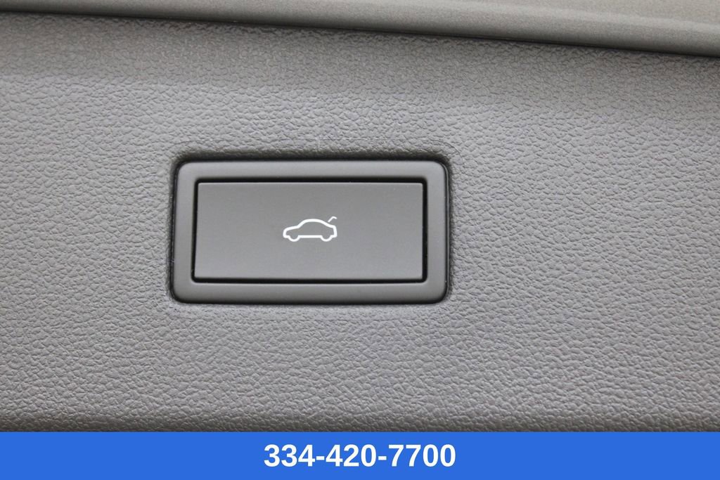 Used 2022 Volkswagen Tiguan SE R-Line image 30