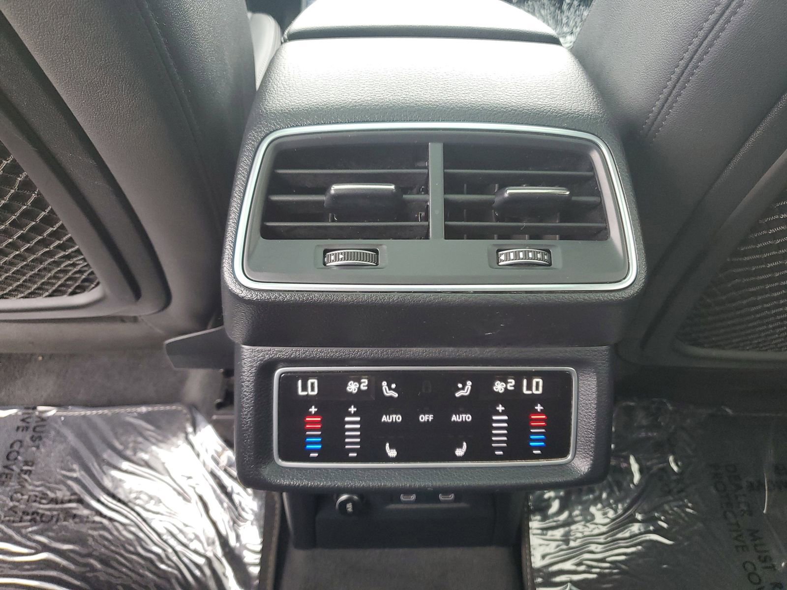 Used 2023 Audi e-tron Premium Plus w/ Premium Plus Package AWD/4WD image 13