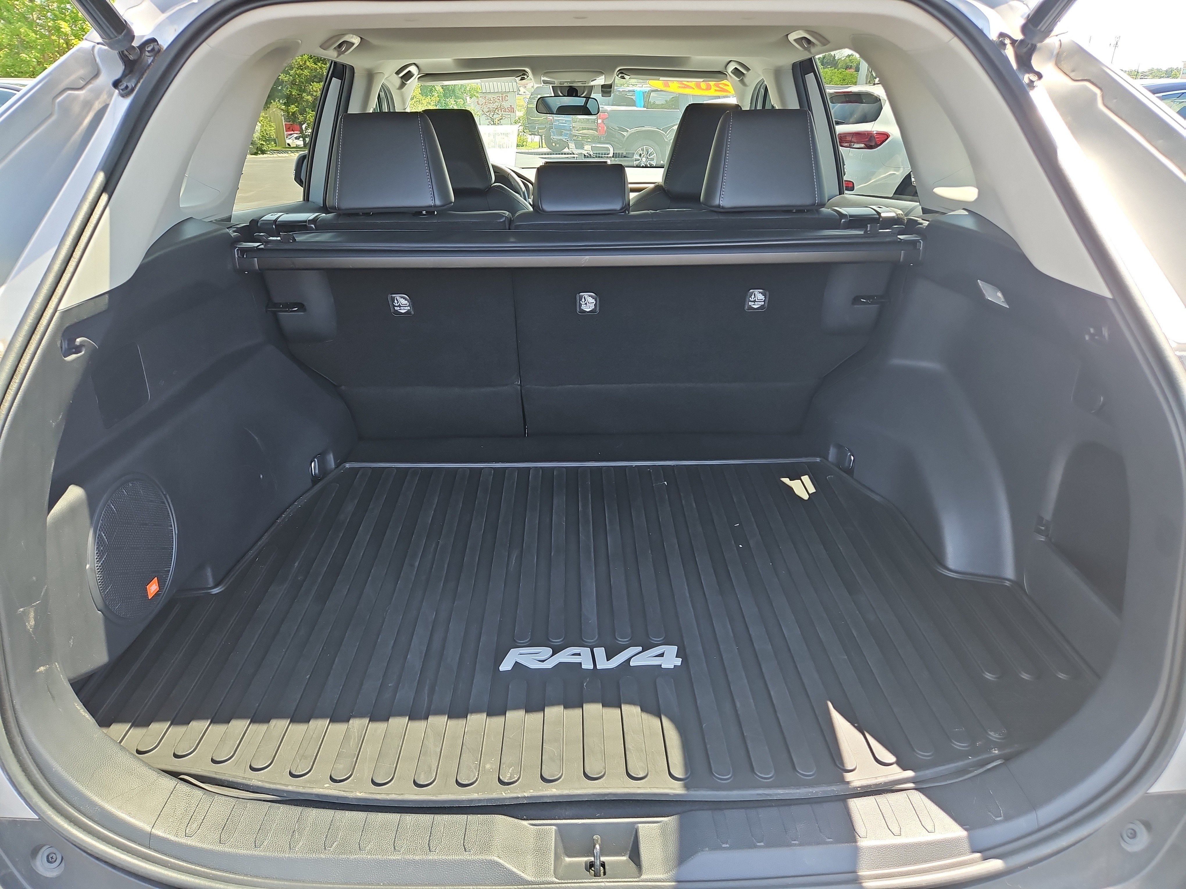 Used 2021 Toyota RAV4 XLE Premium AWD/4WD image 6