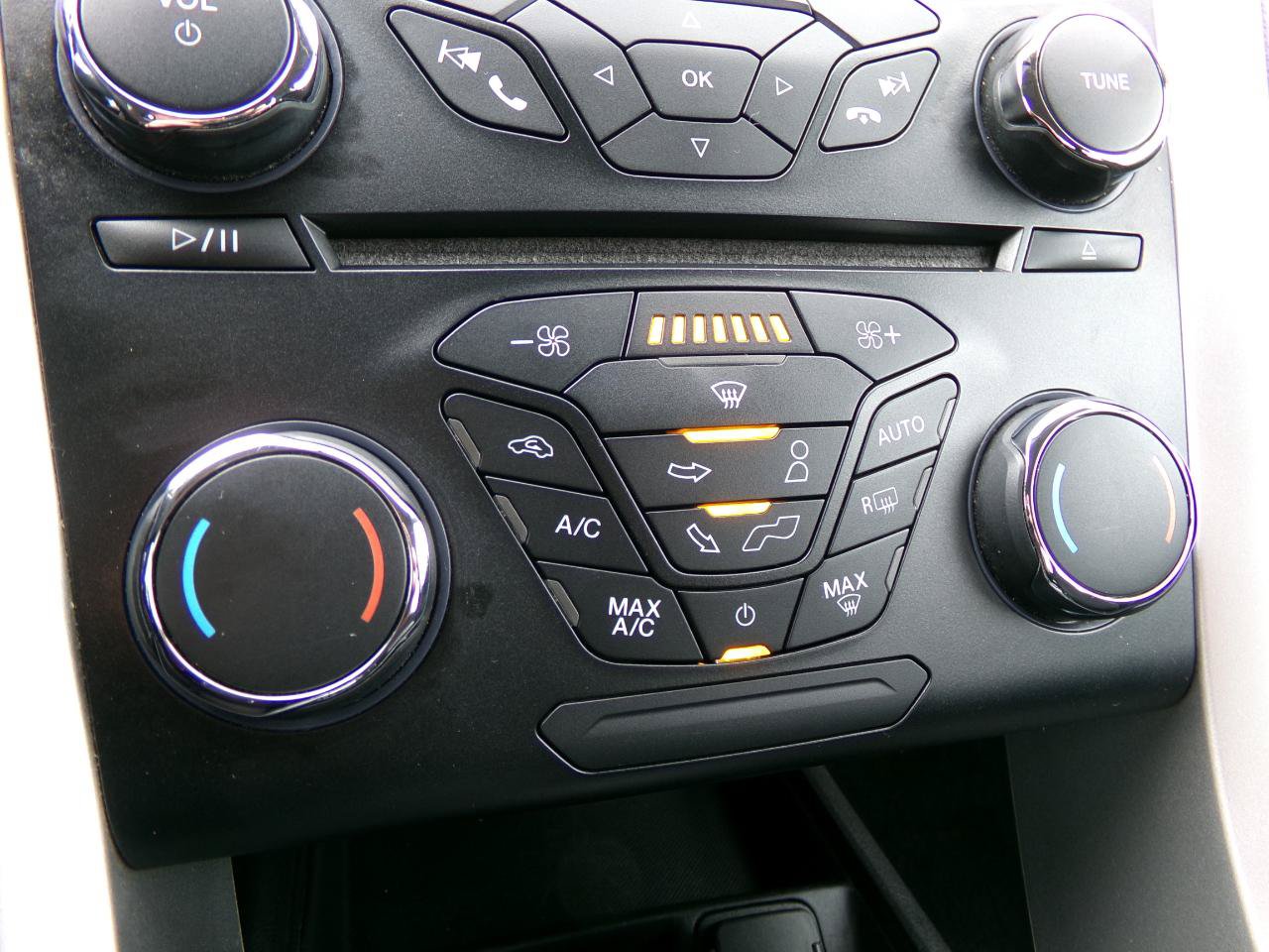 Used 2014 Ford Fusion SE FWD image 22