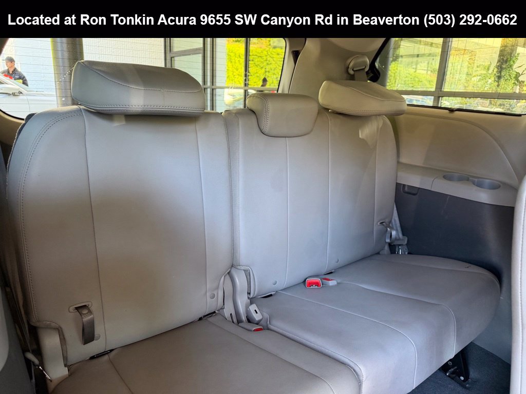 Used 2019 Toyota Sienna XLE w/ XLE Navigation Package FWD image 30