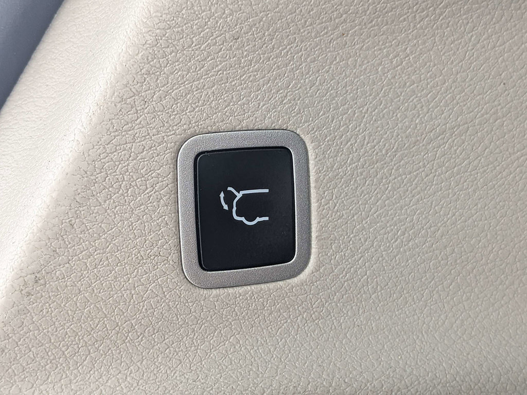 Certified 2022 Chrysler Voyager LX FWD image 13