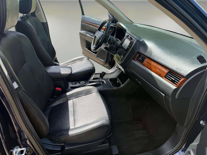 Used 2014 Mitsubishi Outlander GT image 25