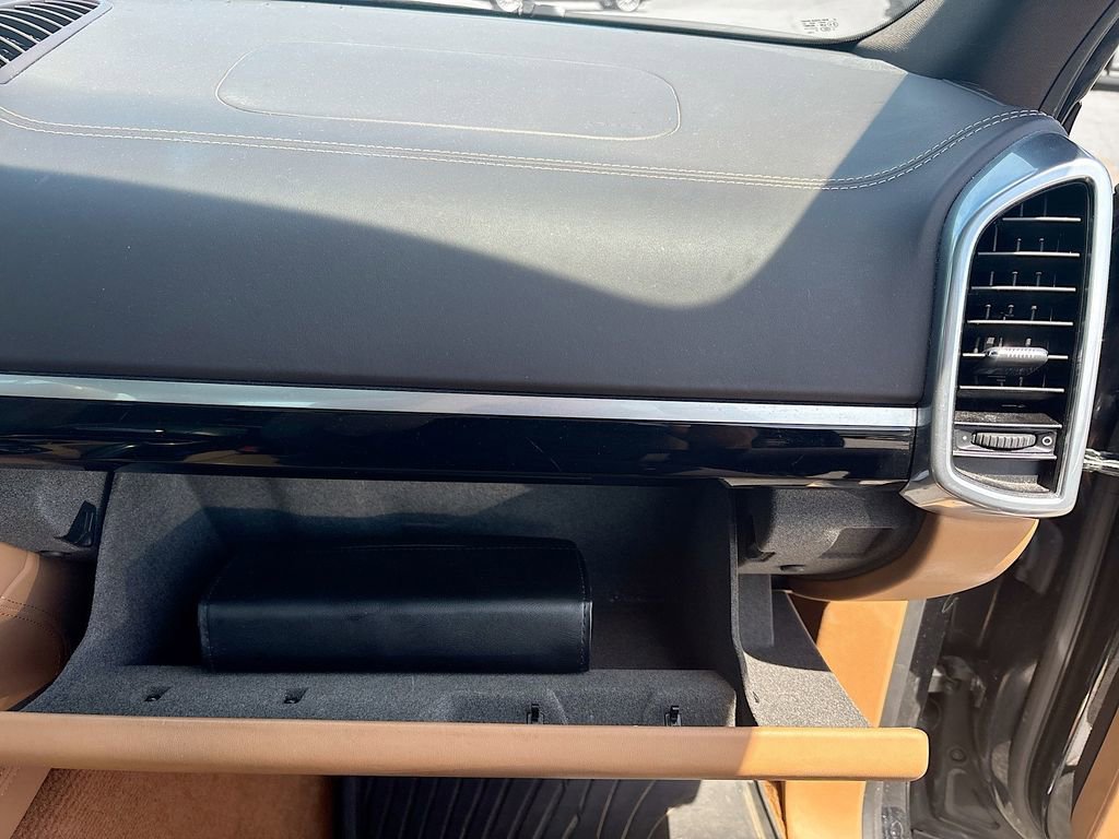 Used 2016 Porsche Cayenne S image 26