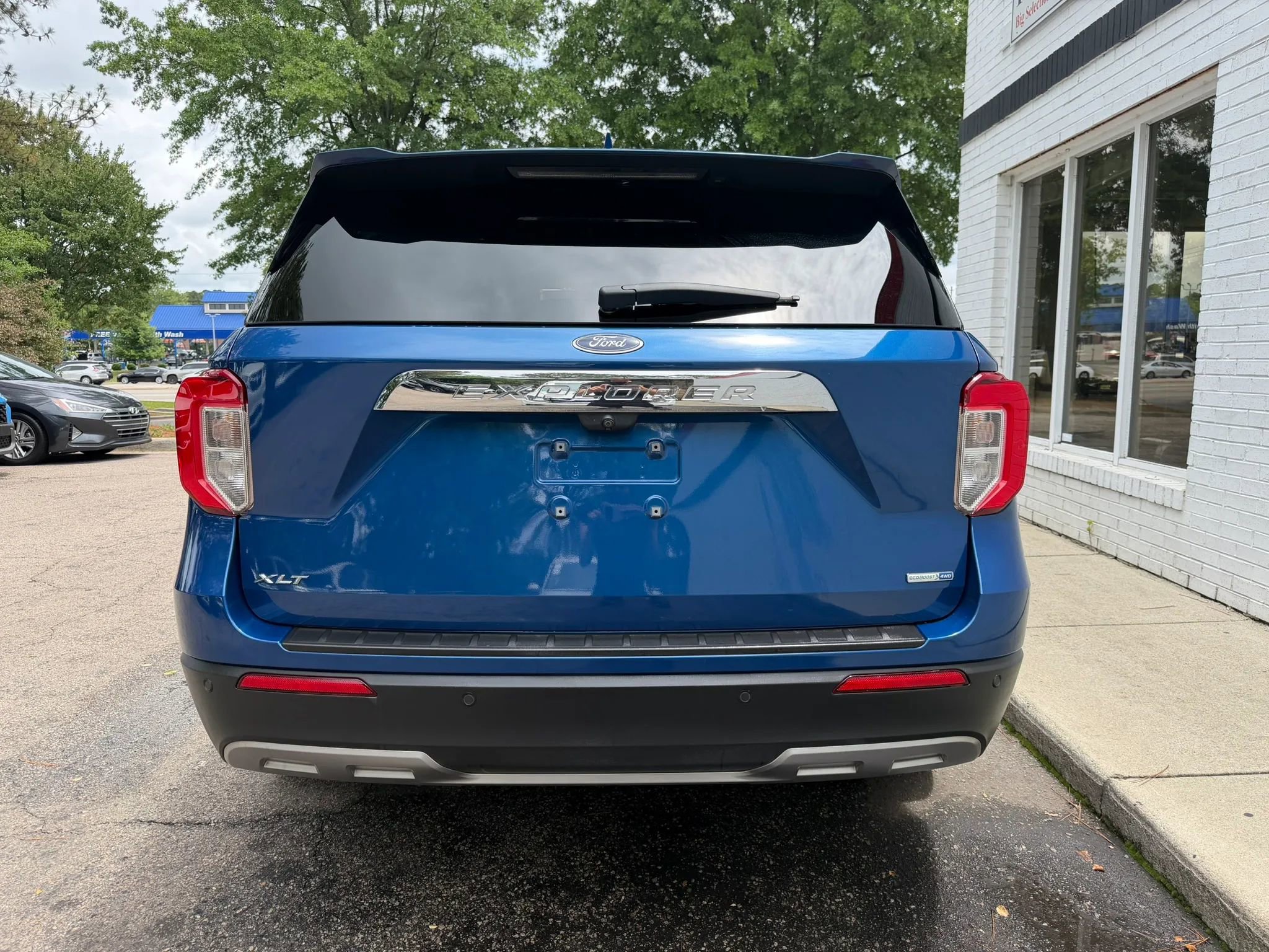 Used 2020 Ford Explorer XLT w/ Equipment Group 202A AWD/4WD image 6
