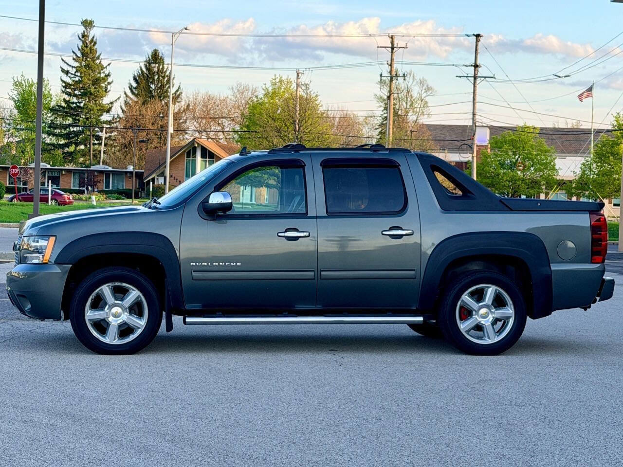 Used 2011 Chevrolet Avalanche LS w/ Regional Value Package AWD/4WD image 7
