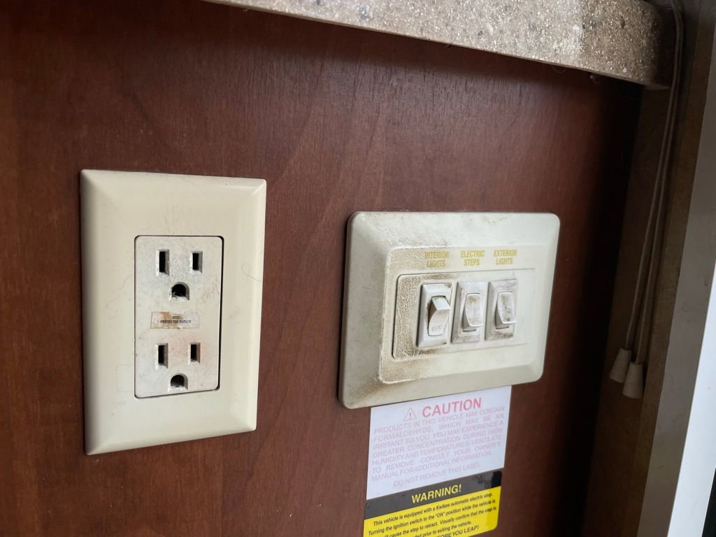 Used 2013 Ford E-450 and Econoline 450 Super Duty w/ Motorhome Prep Pkg RWD image 35