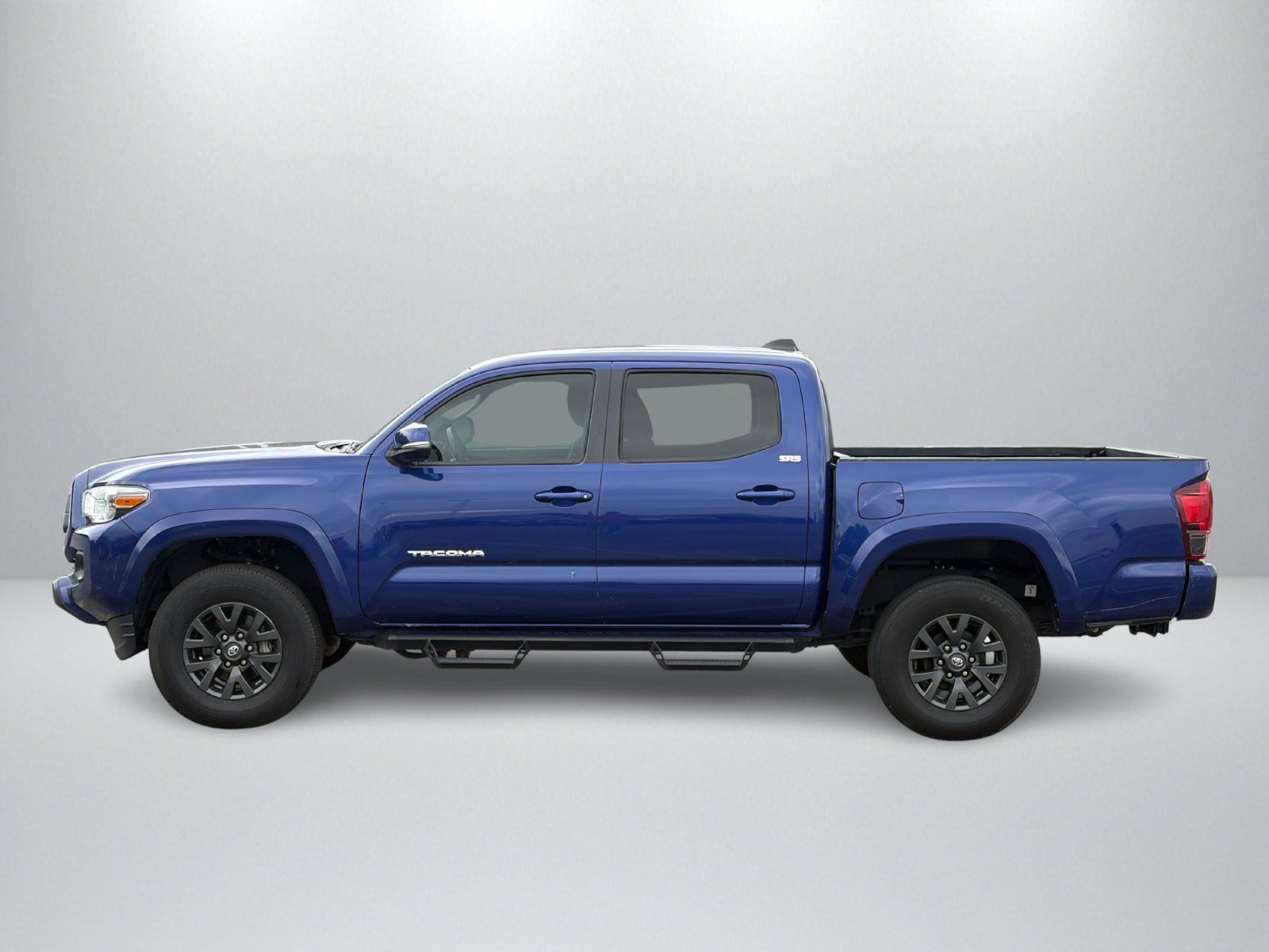 Used 2023 Toyota Tacoma SR5 AWD/4WD image 2