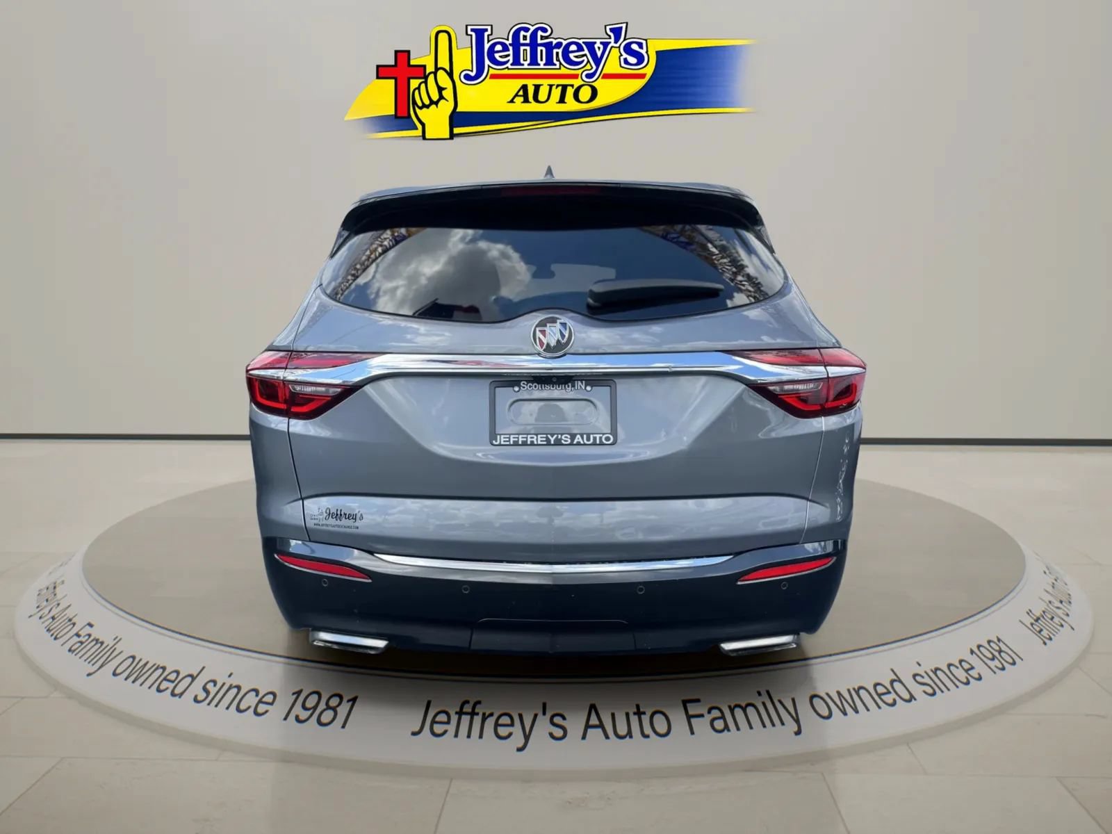 Used 2019 Buick Enclave Essence FWD image 2