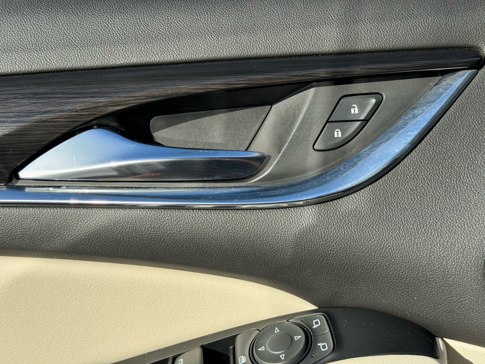 Used 2023 Buick Enclave Essence w/ Experience Buick Package image 18