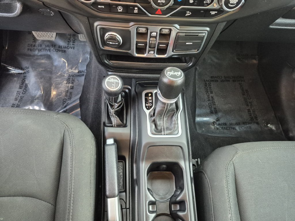 Used 2018 Jeep Wrangler Unlimited Sahara AWD/4WD image 9