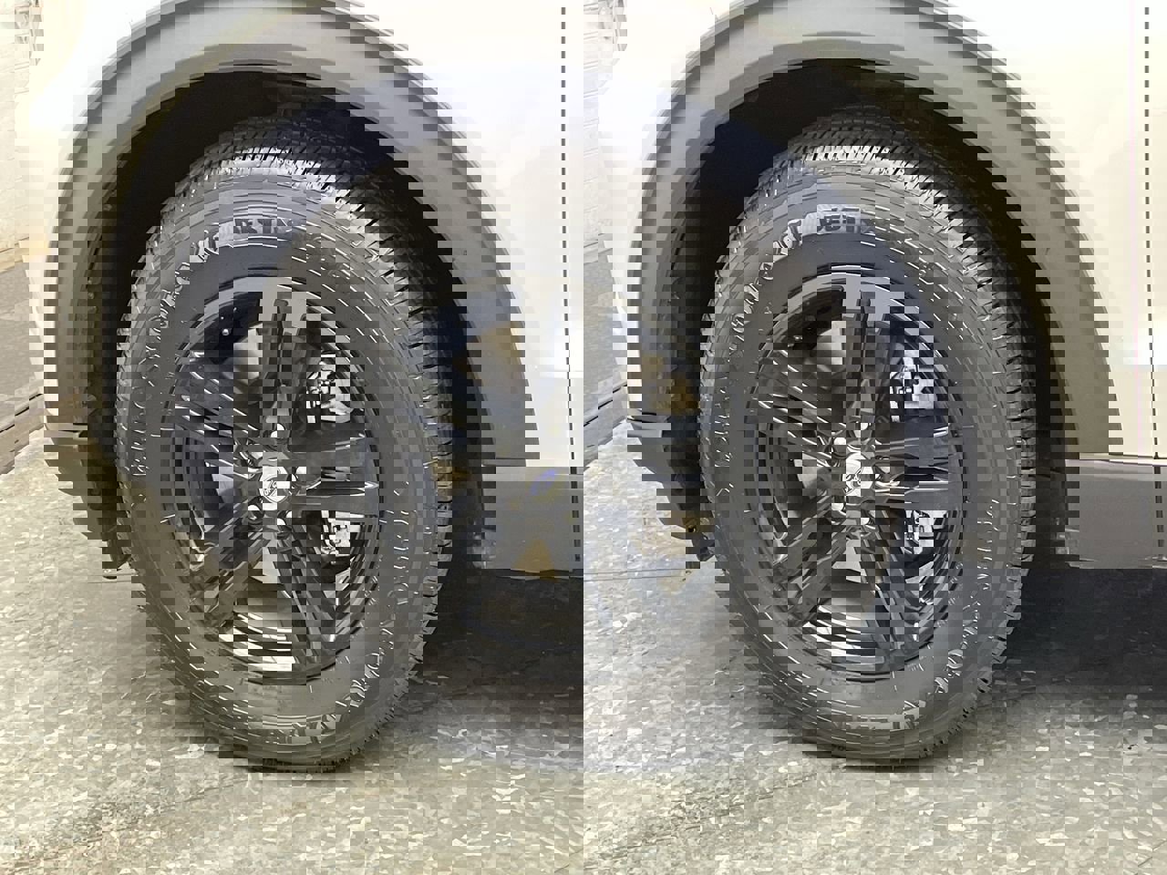 Used 2022 Ford Explorer XLT w/ Equipment Group 202A image 34