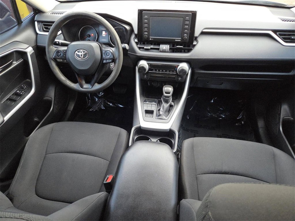 Used 2021 Toyota RAV4 LE image 17