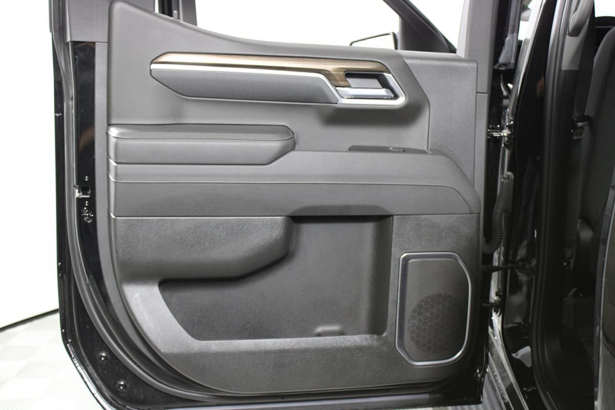 Used 2025 Chevrolet Silverado 1500 LT RWD image 33