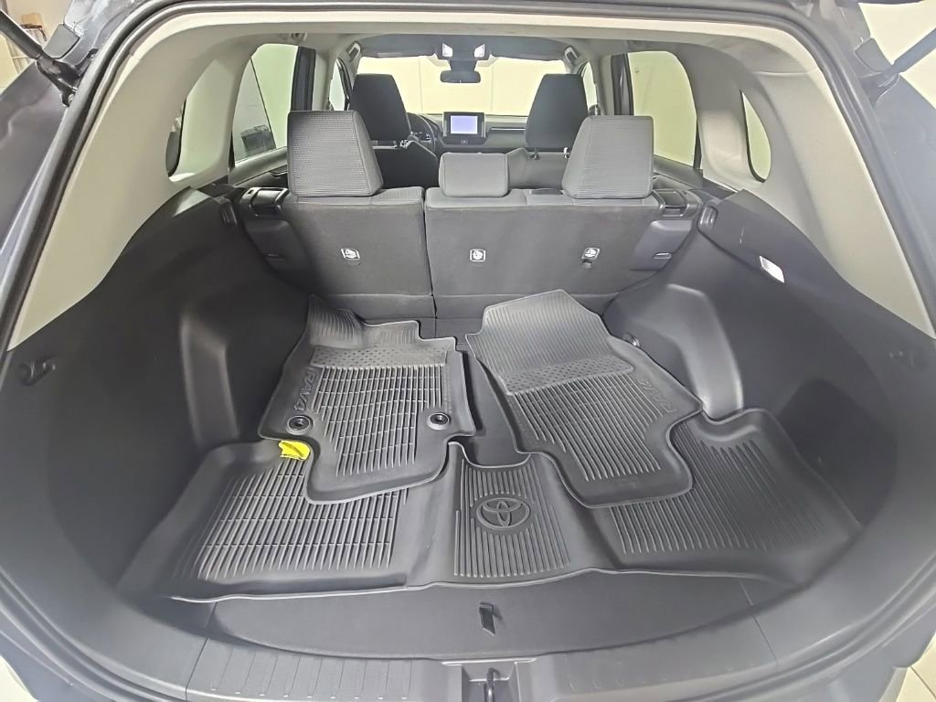 Used 2024 Toyota RAV4 LE image 30