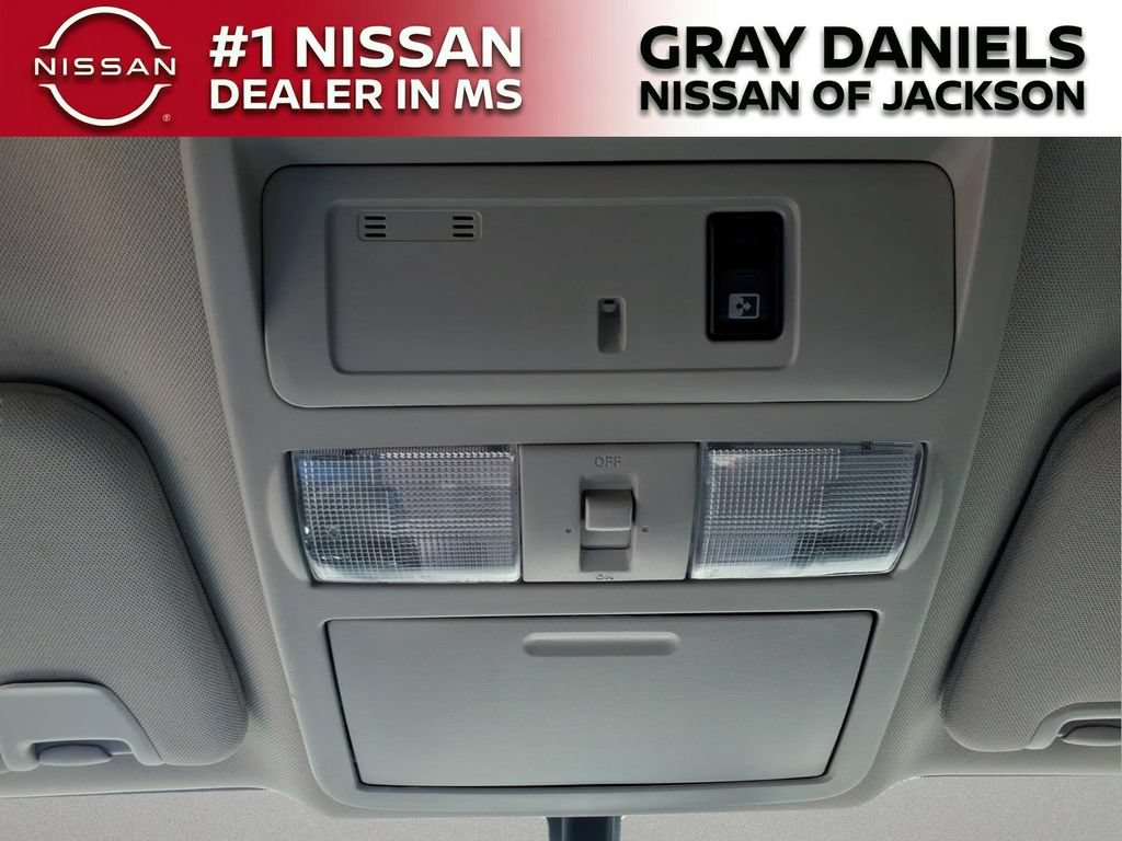 Used 2018 Nissan Titan SV w/ SV Convenience Package AWD/4WD image 21