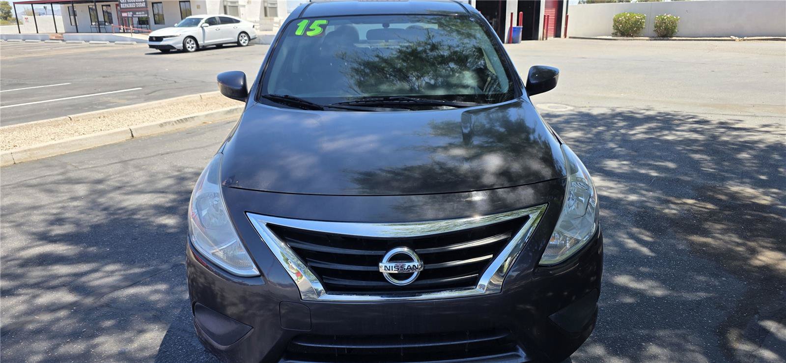 Used 2015 Nissan Versa SV FWD image 2