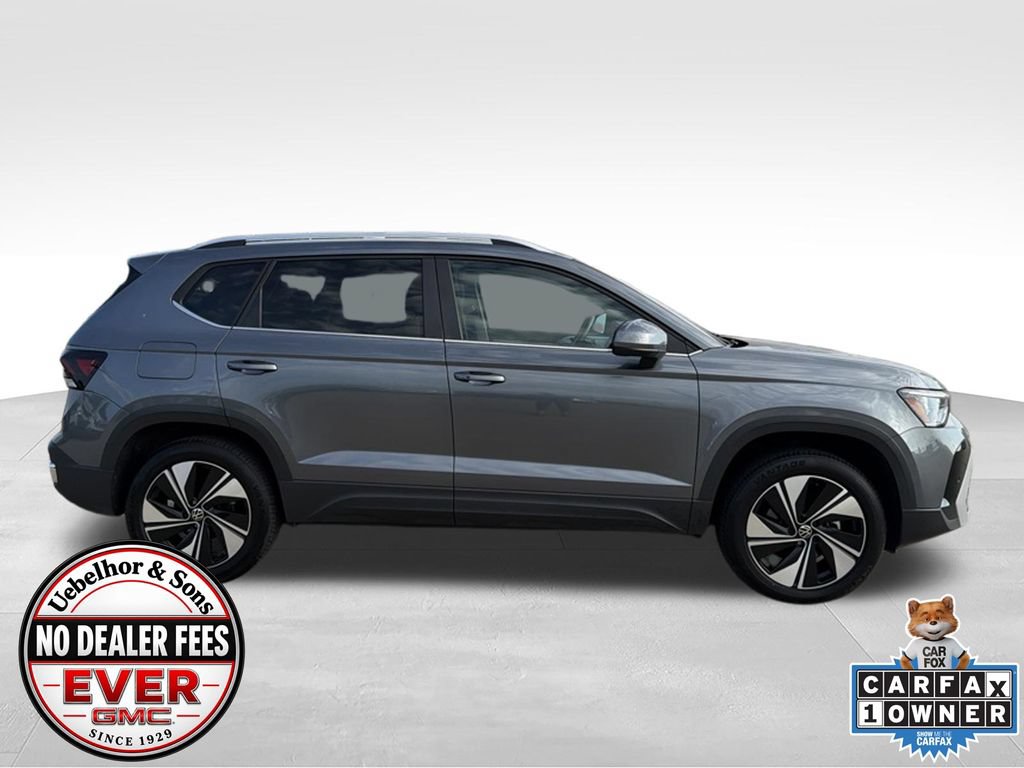 Used 2025 Volkswagen Taos SE AWD/4WD image 3