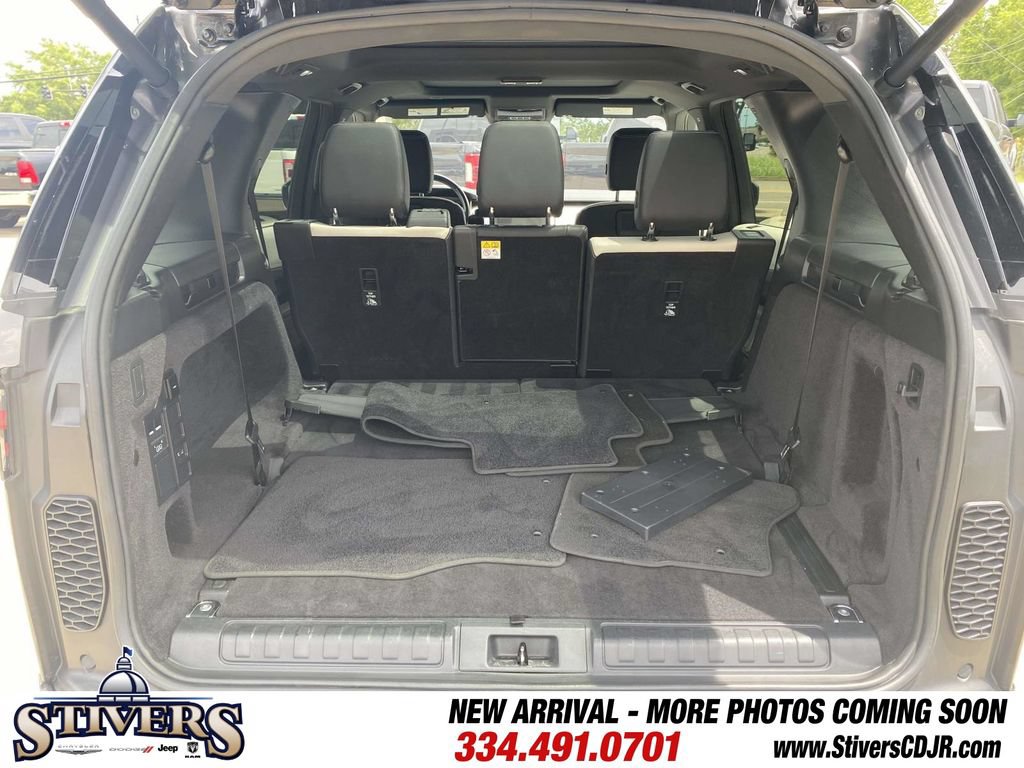 Used 2021 Land Rover Discovery S R-Dynamic AWD/4WD image 13