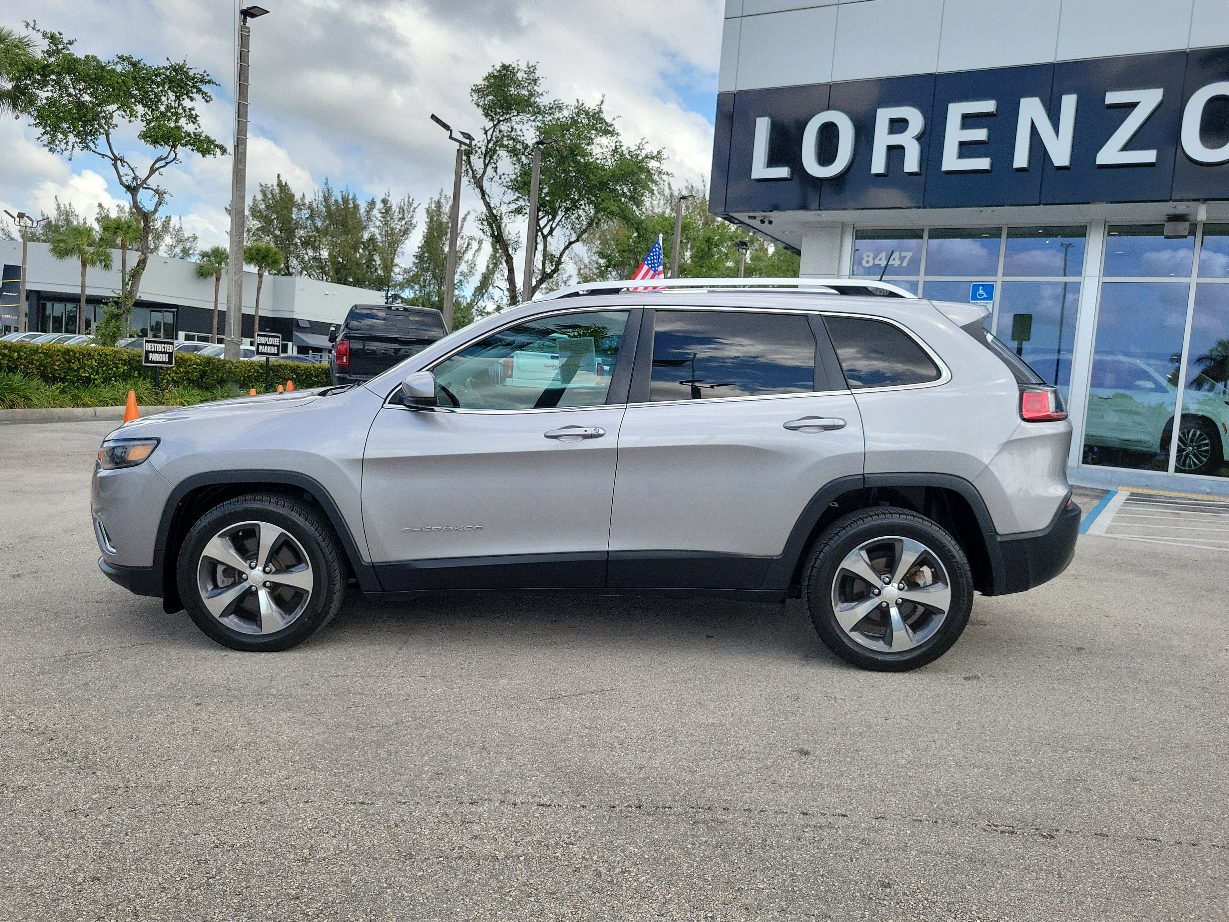 Used 2019 Jeep Cherokee Limited FWD image 8