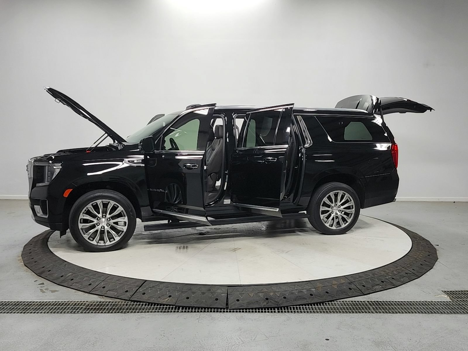 Used 2021 GMC Yukon XL Denali AWD/4WD image 12