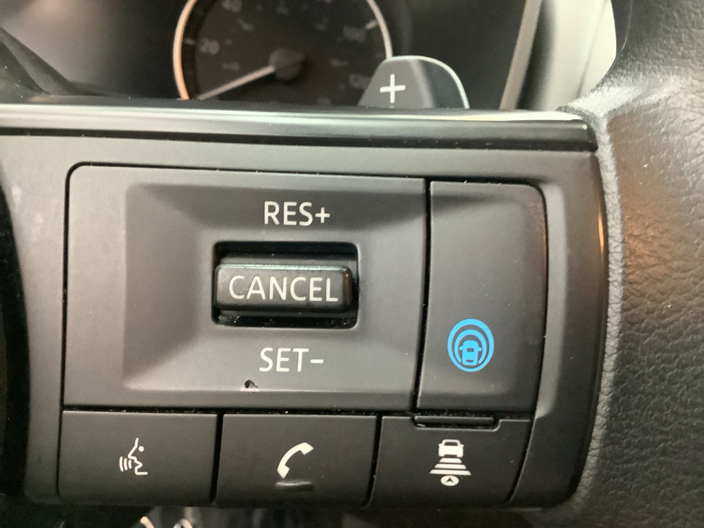 Used 2024 Nissan Rogue SV image 17