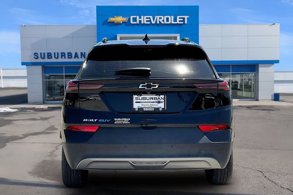 Used 2023 Chevrolet Bolt EUV Premier w/ Sun & Sound Package FWD image 4