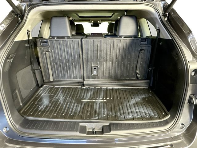 Used 2024 Toyota Highlander Platinum image 30