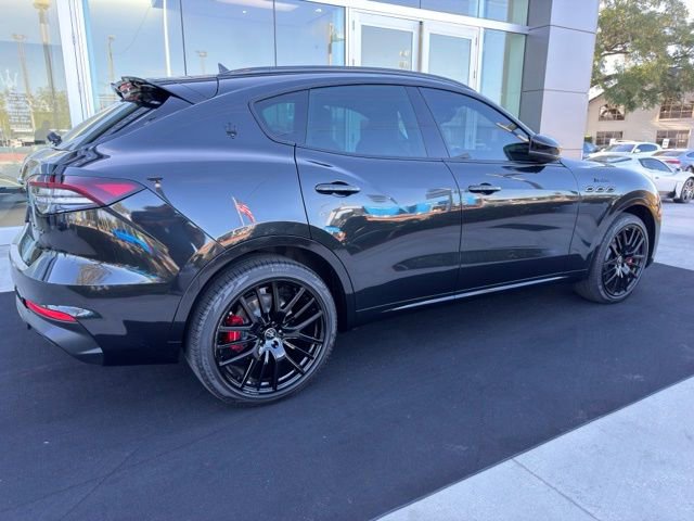 Used 2022 Maserati Levante Modena AWD/4WD image 4